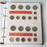 Konvolut von 20 Umlaufmünzsätzen im Sammelalbum (BRD, 1984 - 1988), Kupfer/Nickel/Stahl,10 Stück