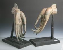 Paar Hände Buddhas (20. Jahrhundert), Bronze, Hohlguß, patiniert, Gyan Mudra-Geste (dientder