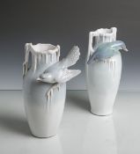 Zwei Vasen aus Porzellan (Gebr. Metzler u. Ortloff in Ilmenau, Thüringen, wohl 20.Jahrhundert),