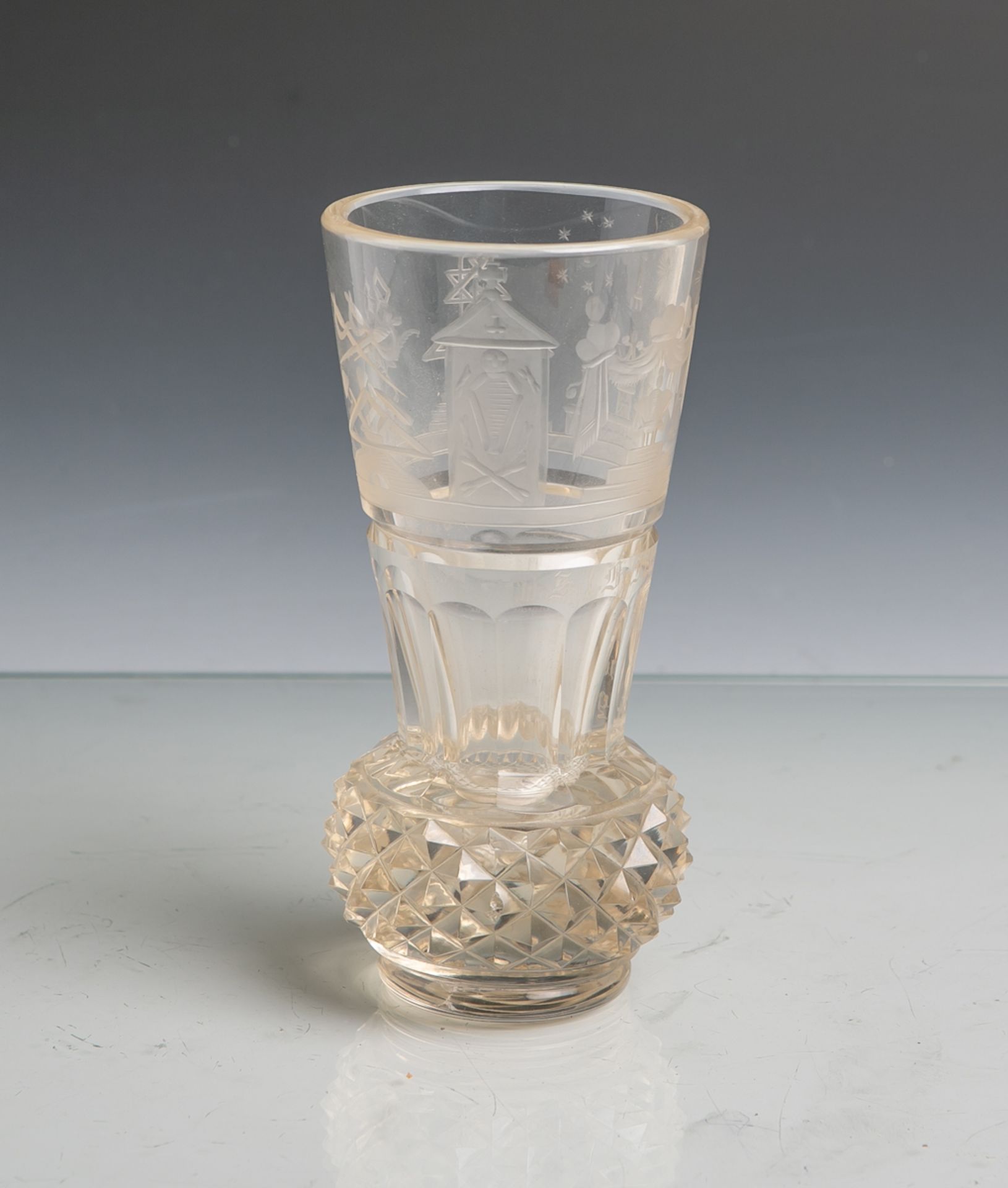 Logenglas od. Freimaurerglas (20. Jahrhundert), farbloses dickwandiges Glas m. Schnitt- u.