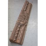 Reliefschnitzarbeit (wohl Indien), Tropenholz, wohl ehemals Füllungsfeld eines Möbels,Floraldekor m.