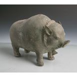 Bronzeguss "Schwein m. Halsband u. Glocke" (Indonesien, wohl 19./20. Jahrhundert), L. ca.26 cm, H.