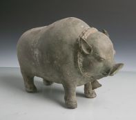 Bronzeguss "Schwein m. Halsband u. Glocke" (Indonesien, wohl 19./20. Jahrhundert), L. ca.26 cm, H.