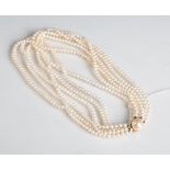 6-reihige Perlenkette, Verschluss 925er Silber vergoldet, gestempelt: Feingehalt,Hersteller "RM",