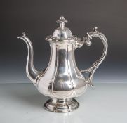 Biedermeier-Kaffeekanne aus Silber (1. Hälfte 19. Jahrhundert), Monogramm "SM",