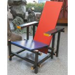 Red/Blue-Chair-Replikat (neuzeitlich, um 1918/23), nach Vorbild von Gerrit Rietveld,Buchenholz