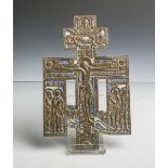 Russische orthodoxe Reiseikone (wohl 18./19. Jahrhundert), Kreuzigungsszene, Bronze mitblauer und