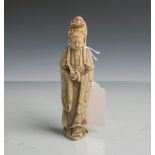 Weibliche Heiligenfigur "Guanyin" aus Jade (wohl Ostasien/China, Alter unbekannt), H. ca.12,5 cm.