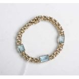 Armband aus 585 GG, Besatz mit drei Aquamarin im Stufenbaguetteschliff (Dm ca. 1,2 x 0,8cm), Gewicht