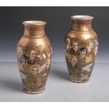 Paar seltene japanische "Dragon ware" Satsuma-Vasen mit Shimazu-Familienwappen (Japan,wohl 1920er