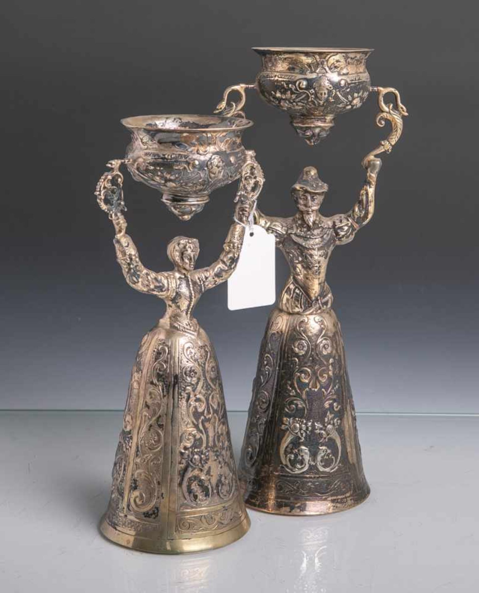 2 Hochzeitsbecher, 800 Silber innen sowie außen vergoldet (Halbmond u. Krone), bestehendaus: 1x Frau
