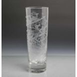 Glasvase aus klarem Glas (20. Jahrhundert), leichte Kegelform, ringförmig umlaufendeJagdszenen m.