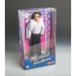 Promi-Puppe, "Michael Jackson" (Triumph International Inc., 1997), im schwarz-weißenOutfit,