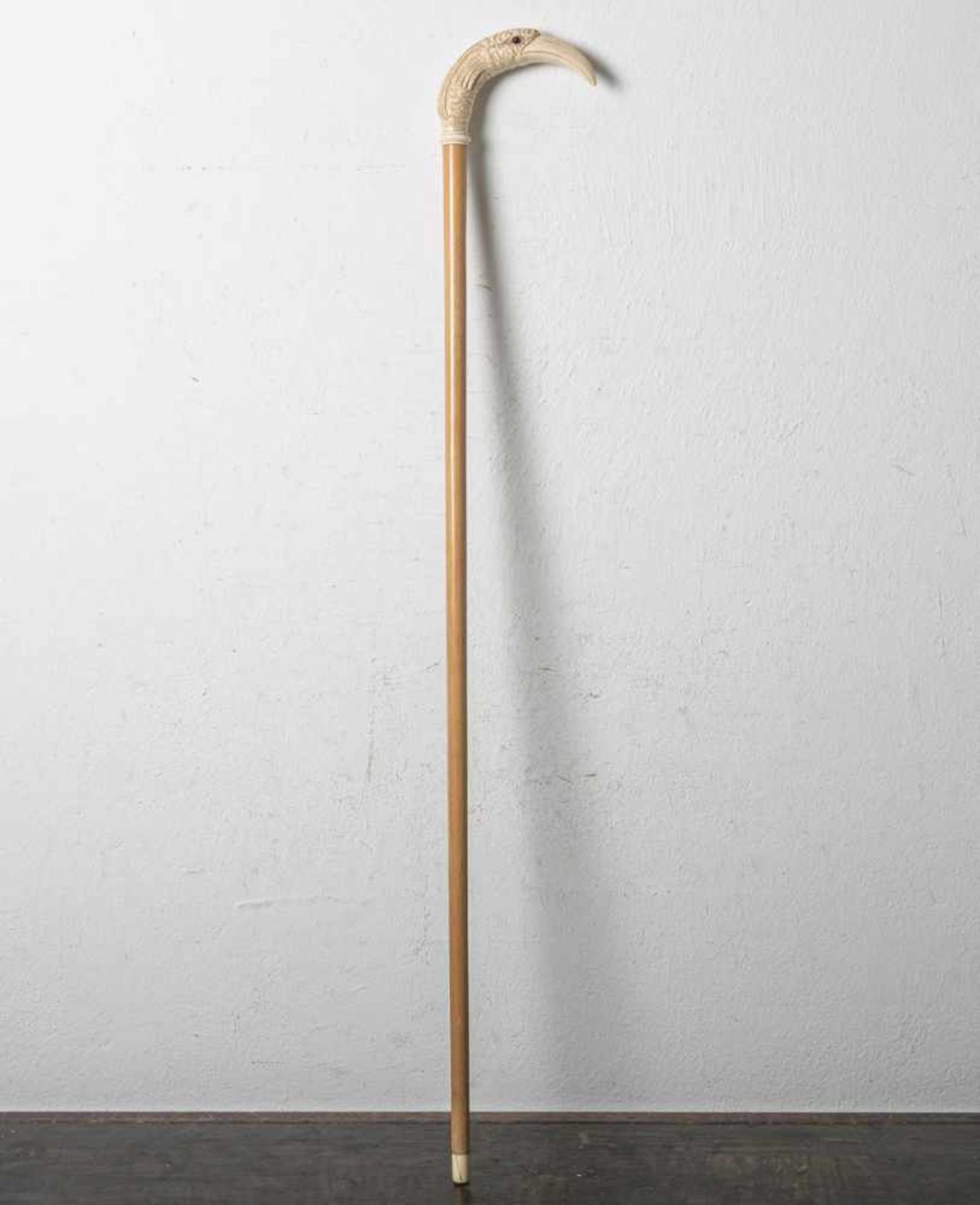 Eleganter Spazierstock (wohl um 1900/20), Hartholz, Griff aus Elfenbein in Form einesVogelkopfes