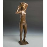 Bronzefigur, stehender weibl. Akt (wohl 1950/60er Jahre), Darstellung einer stehendenFrau, die