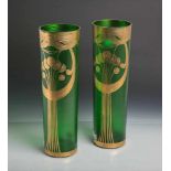 2 gleiche Ziervasen aus Glas (Art déco, wohl Österreich, 1920er Jahre), zylindrischeGlaskörper in