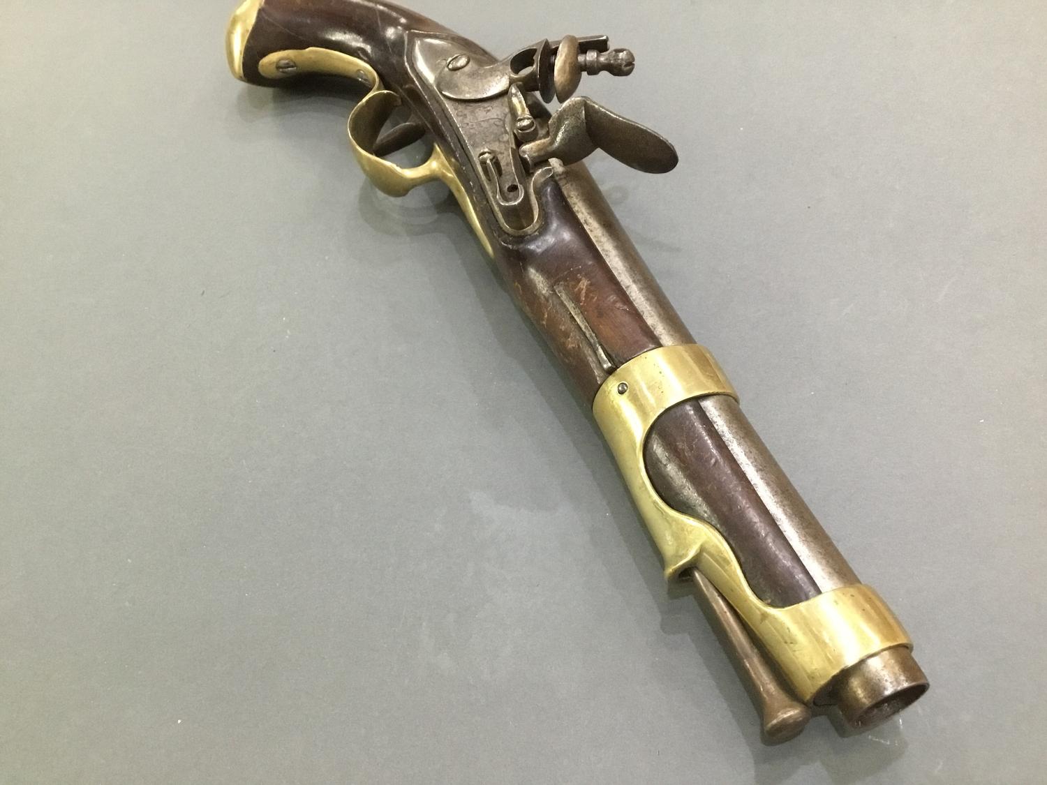 A late 18th Century French flintlock pistol engraved 'Manufacture do St Etienne' - Image 3 of 5