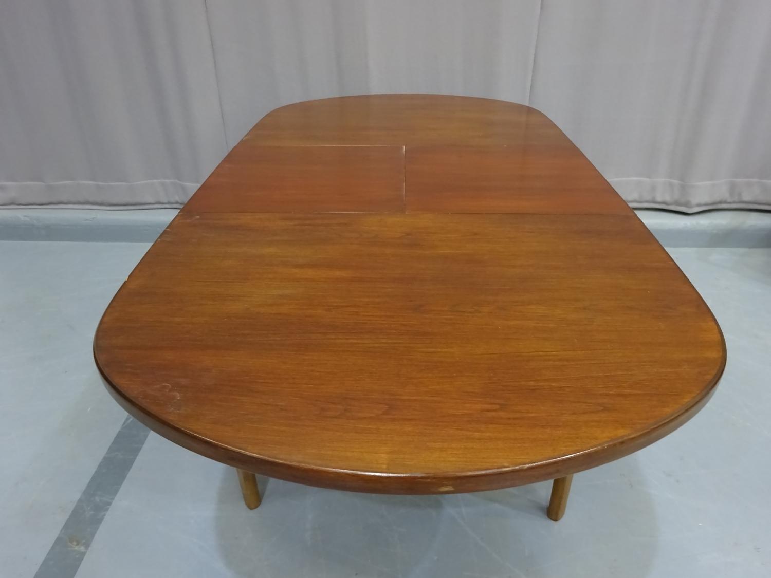Dark oval table - Image 3 of 6