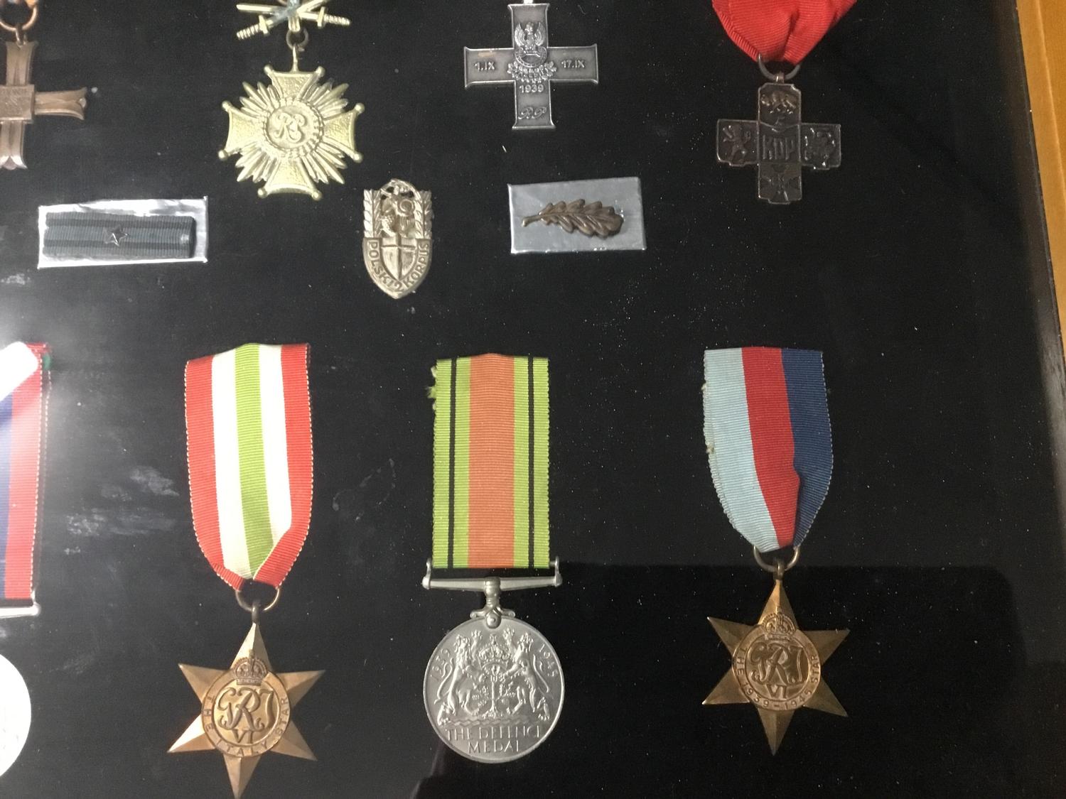 A framed collection of Polish and British WWII medals. - Image 3 of 4
