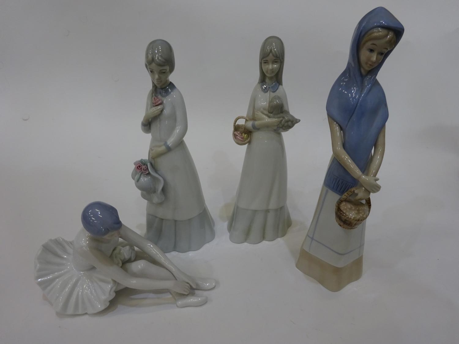 4x lladro/Nao style ornaments