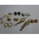 Quantity of mixed metal earrings