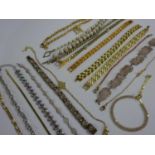 Quantity of dress jewellery (bracelets)