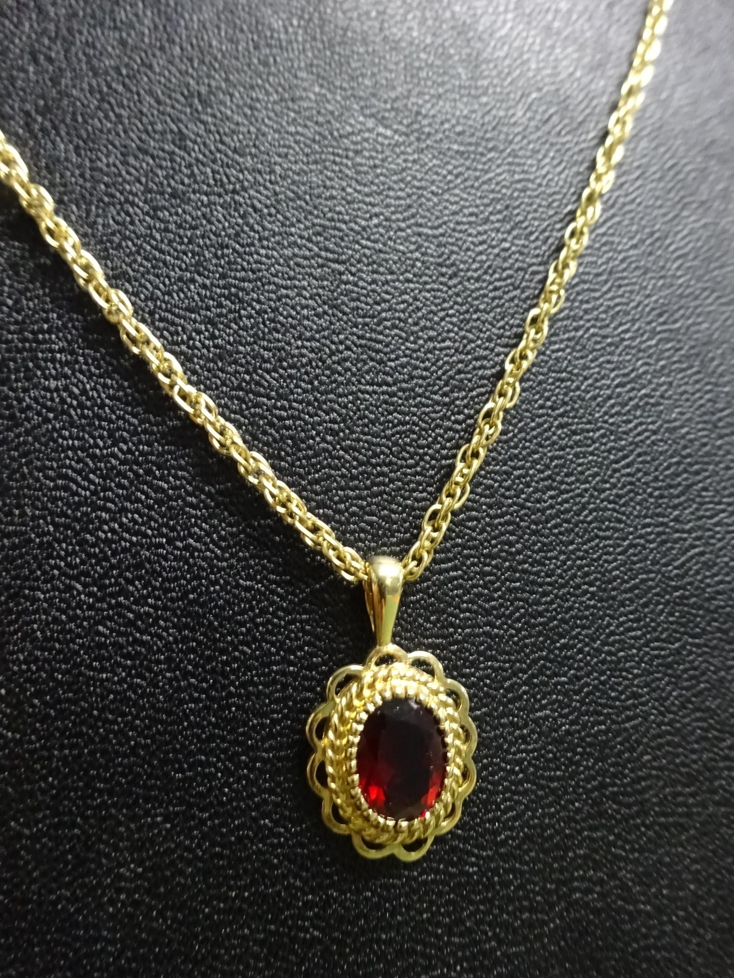 9ct gold fine necklace with 9ct gold pendant having a oval dark red stone, total weight 4.5g - Image 2 of 2