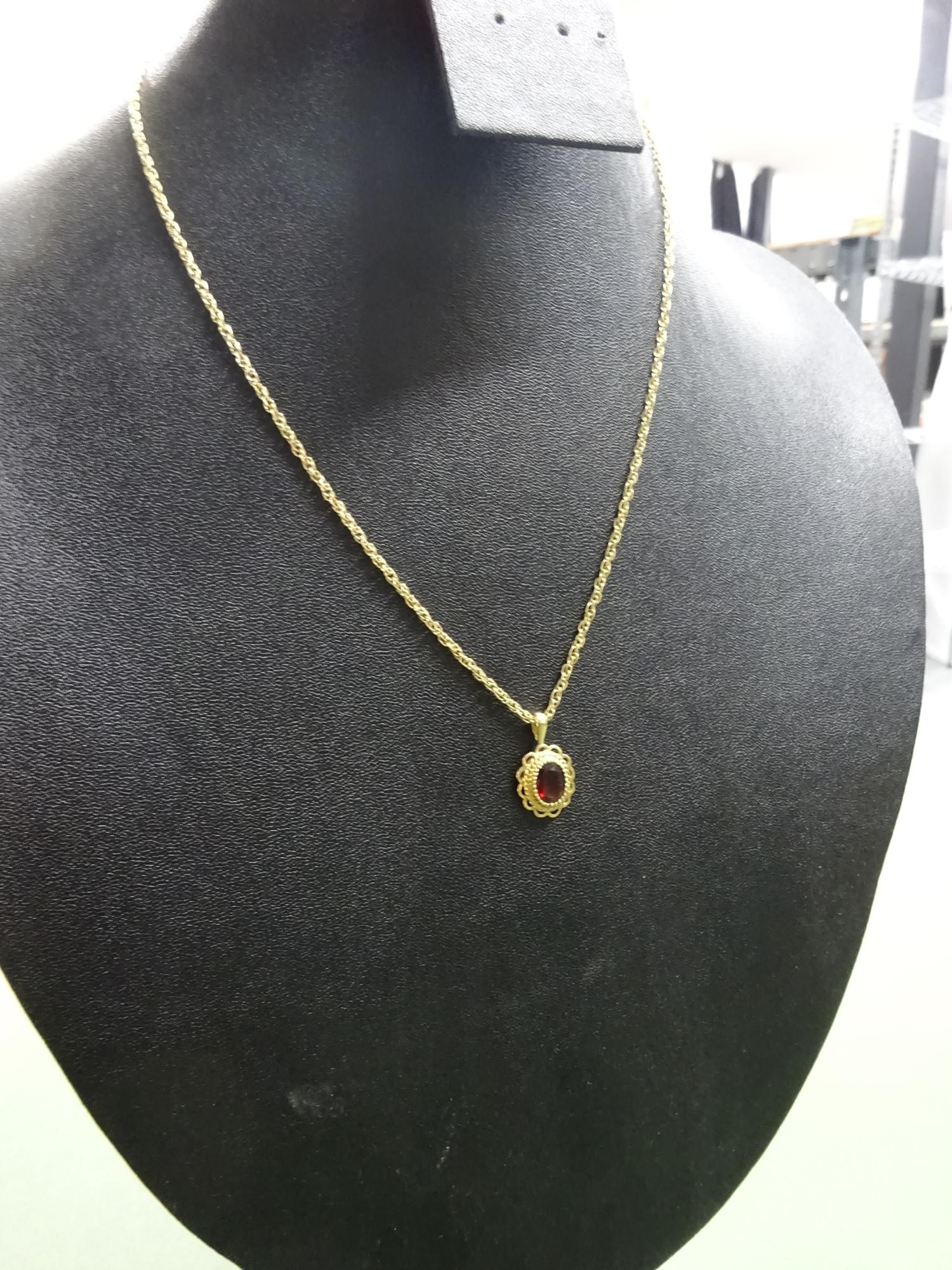 9ct gold fine necklace with 9ct gold pendant having a oval dark red stone, total weight 4.5g