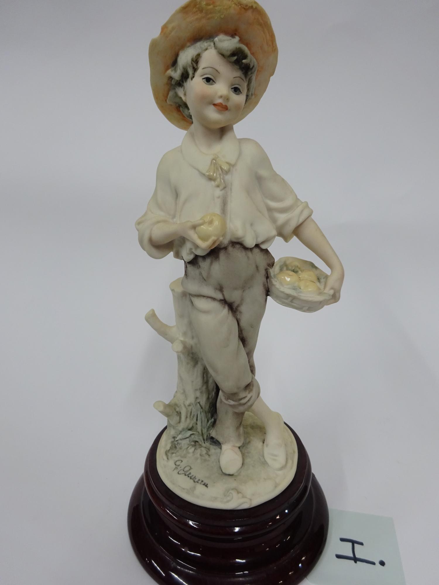 Capodimonte - boy with apples