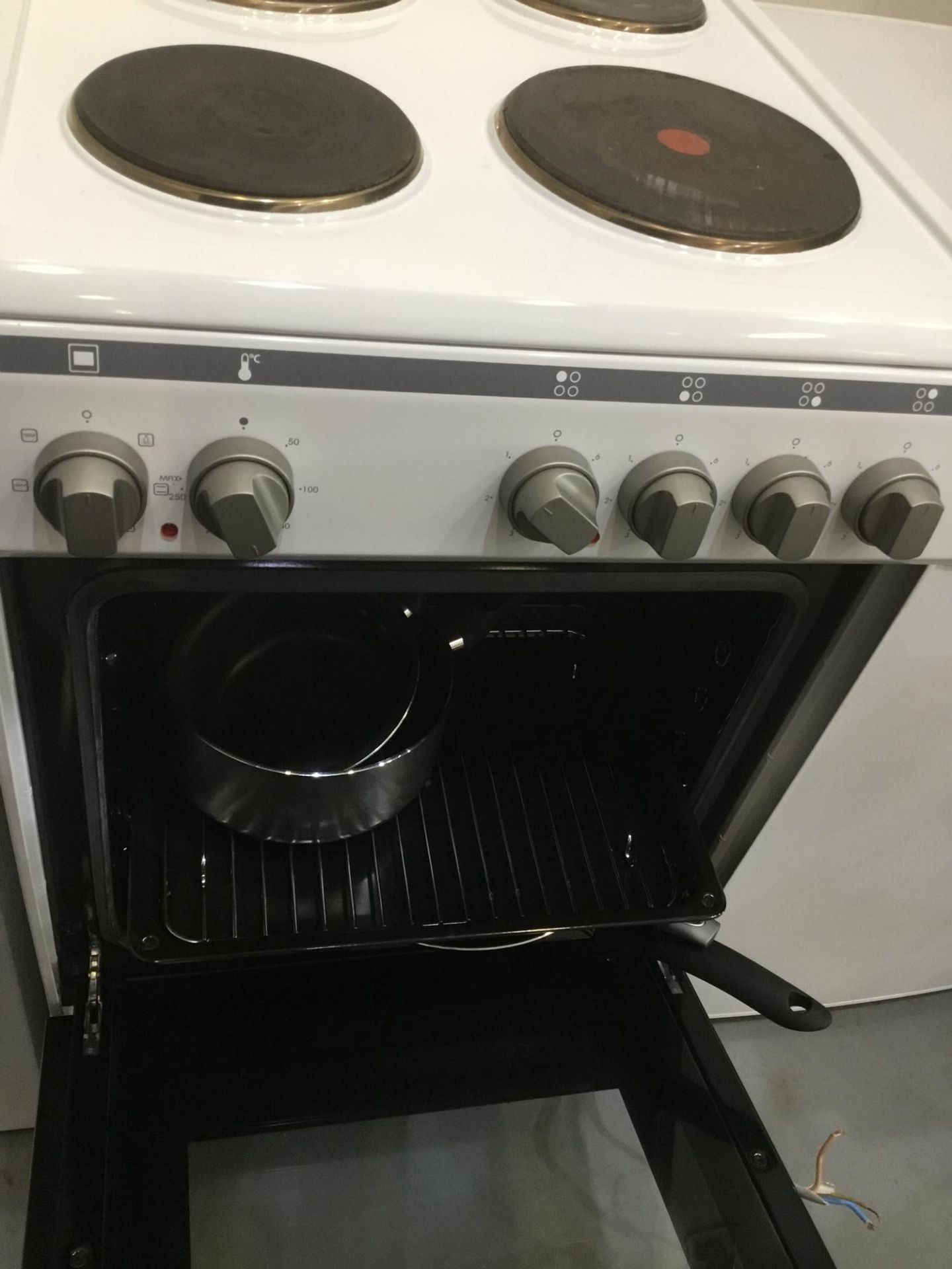 Electric cooker - Image 2 of 2