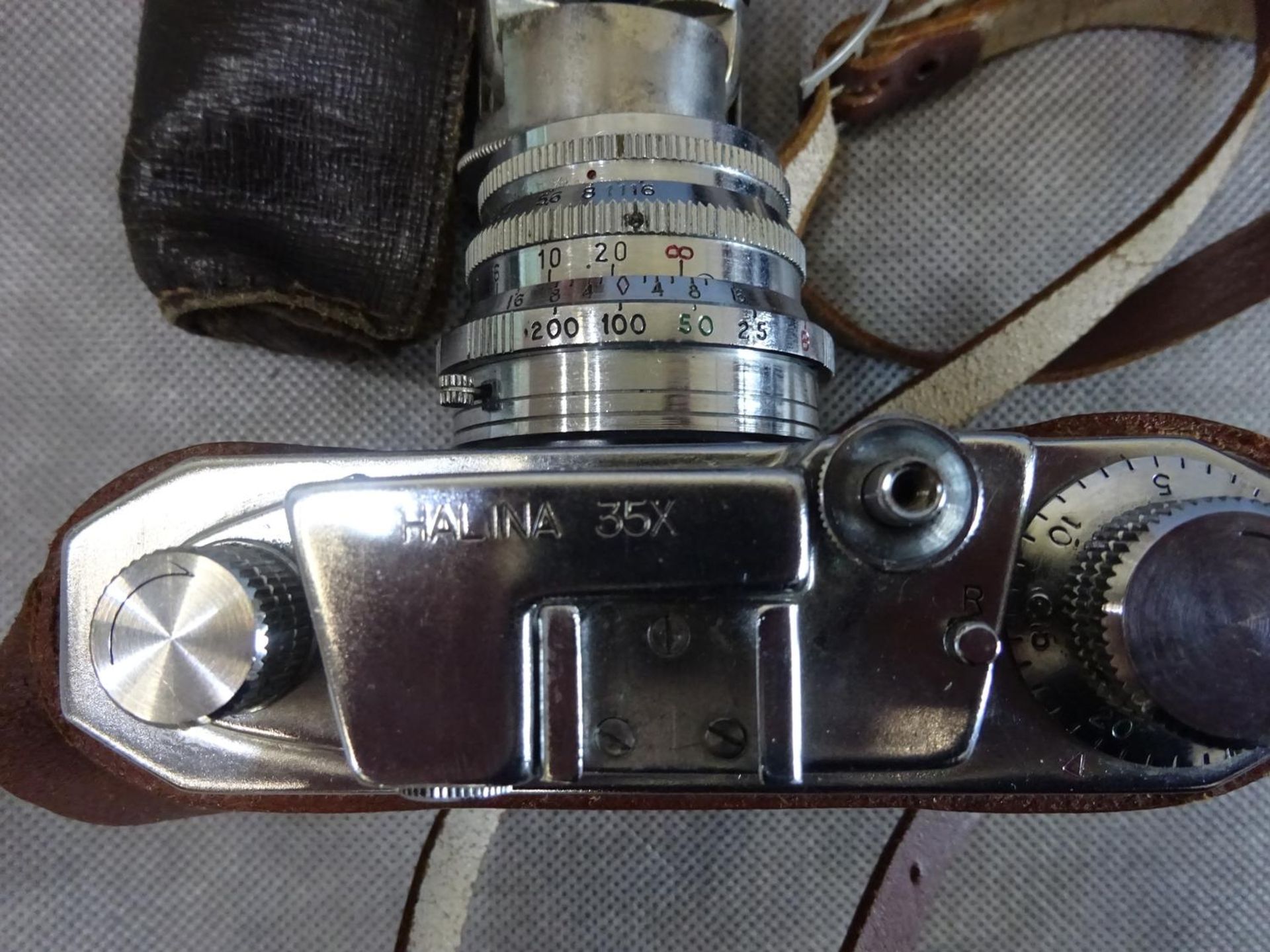 Collection of vintage cameras and accessories - Image 2 of 5
