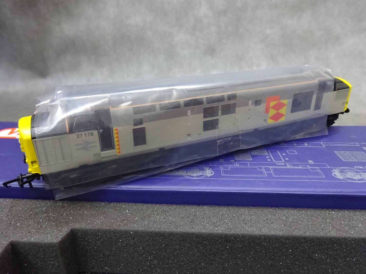 VITRAINS V2103 CLASS 37178 TWO TONE GREY 00 GAUGE - Image 2 of 3