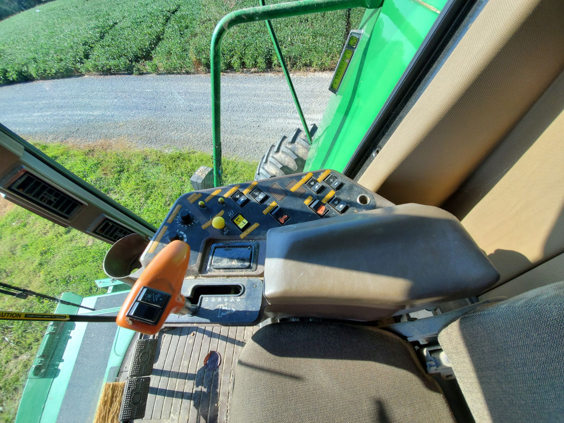 1997 John Deere 9600 Combine - Image 13 of 16