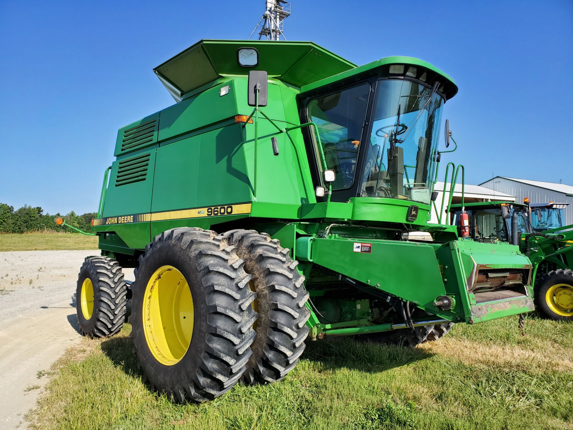 1997 John Deere 9600 Combine - Image 4 of 16