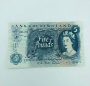 An uncirculated £5 note