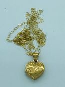 A 9ct yellow gold necklace with heart shaped pendant (1.1g)