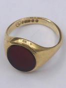 A 9ct yellow gold Gentleman's signet ring set to the top with an oval Carnelian.(3.7g)