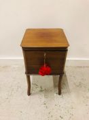 Small lockable sewing box table