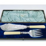 A Boxed set of George V silver plated fish servers with silver collars 1913