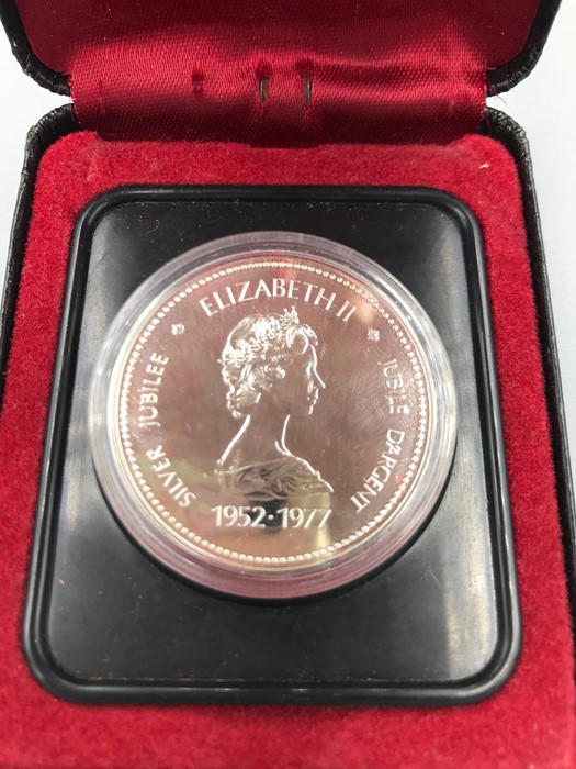 A Canadian proof coin In presentation Case RCMP GRC 1952 to 1977 Elizabet II One dollar. - Image 2 of 2
