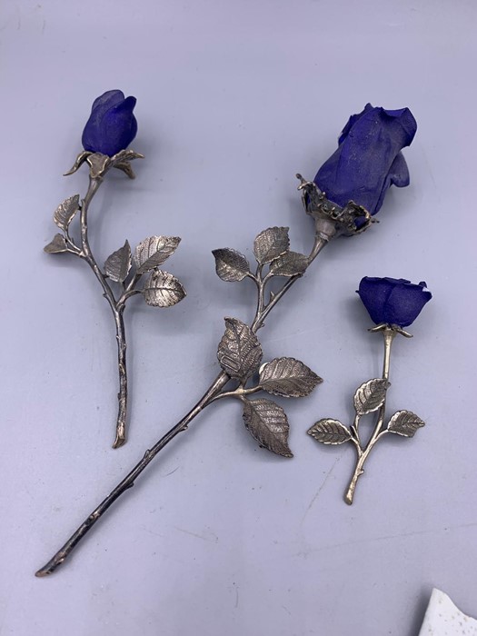 Three silver roses with Capodimonte porcelain blue roses. - Image 2 of 5