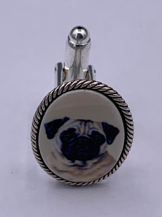 A pair of silver pictorial cufflinks depicting a dog - Image 2 of 4