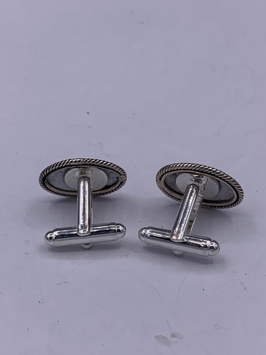 A pair of silver pictorial cufflinks depicting a dog - Image 3 of 4