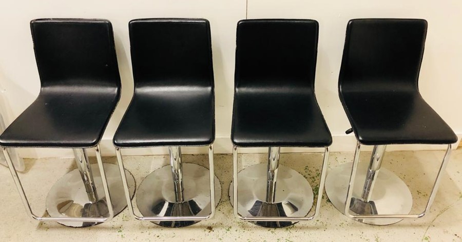A set of Four Bar stools in black and chrome - Image 2 of 2