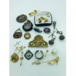 A selection of quality costume and antique jewellery