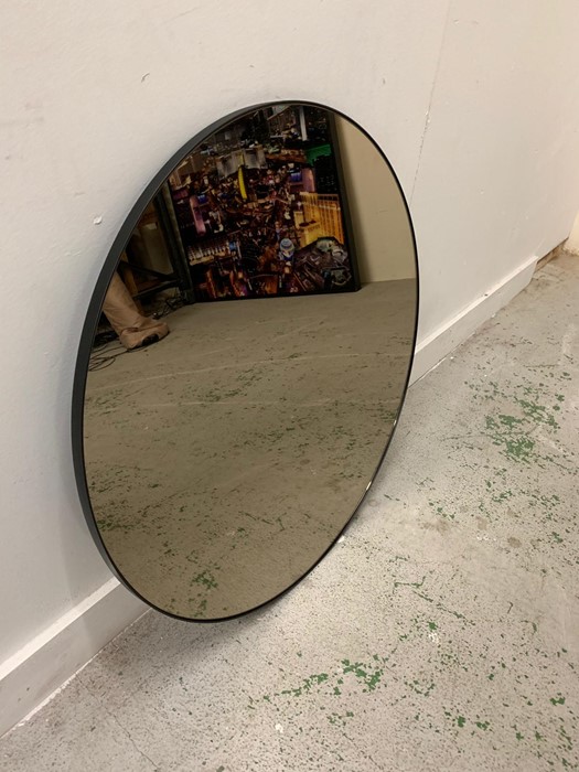 Circular mirror with thin black metal frame. - Image 3 of 4