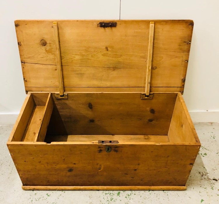 A Pine Blanket box with drop handles 103 cm L x 44cm H x 46cm D - Image 2 of 2