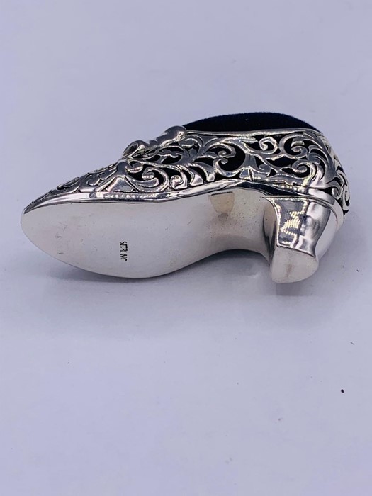 A substantial silver Victorian style shoe pincushion with ruby cabochon - Image 2 of 2