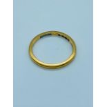 A 22ct yellow gold wedding band (2.8g)