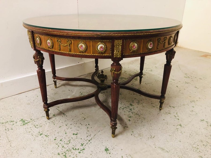 A Round Ornate centre table with marquetry top with glass overlay, curved x stretcher on six legs - Image 3 of 5